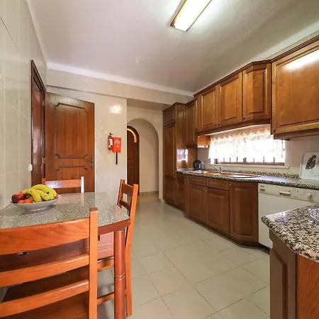 Plum Guide - Villa Branca
