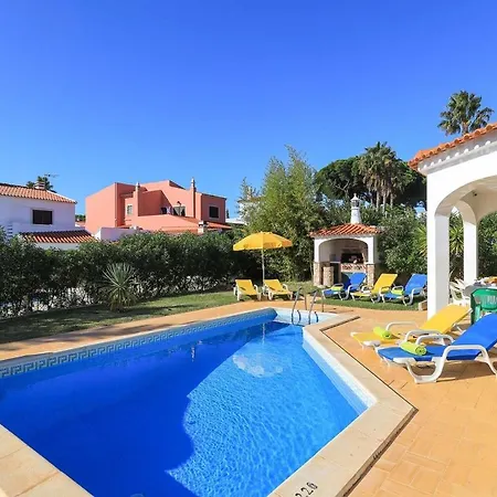 Plum Guide - Villa Branca Vilamoura