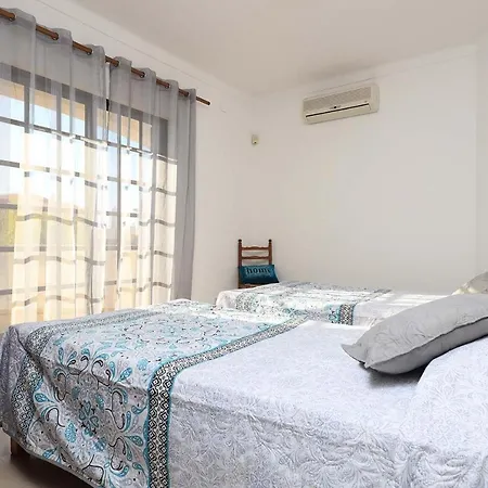 Plum Guide - Villa Branca Vilamoura