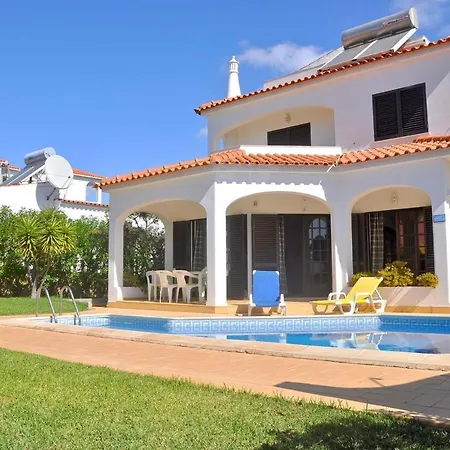 Plum Guide - Villa Branca