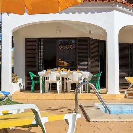 Plum Guide - Villa Branca * Vilamoura